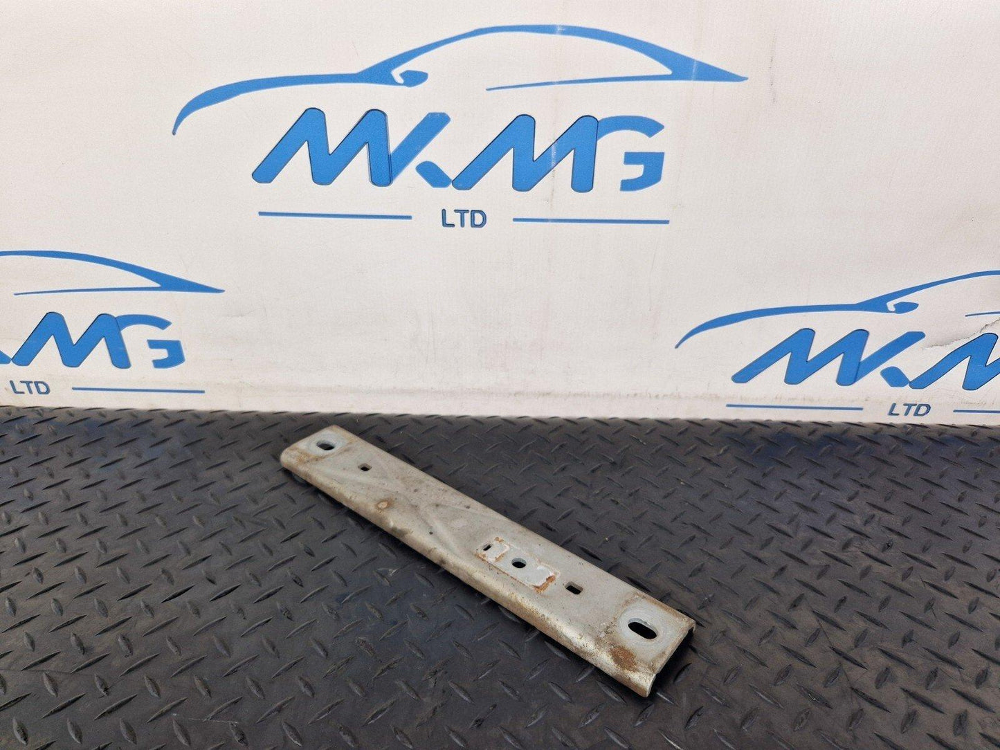 19-ON MERCEDES BENZ B CLASS W247 GENUINE EXHAUST HOLDER BRACKET A2474921400