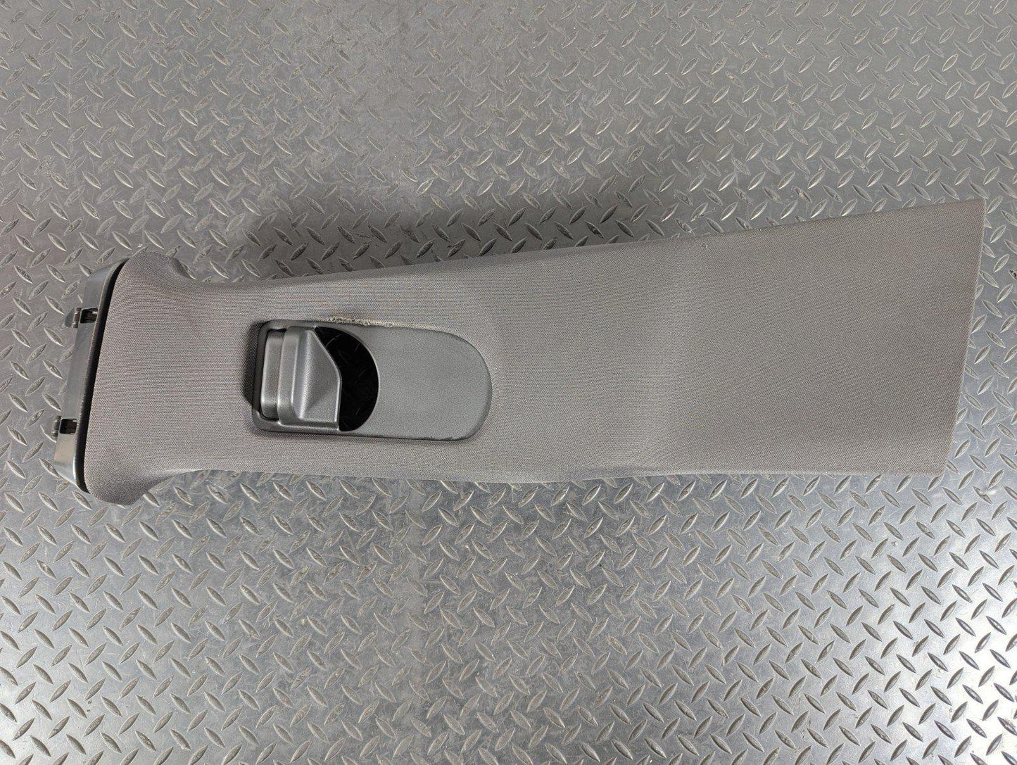 13-19 MERCEDES BENZ CLA C117 GENUINE LEFT SIDE B PILLAR TRIM A1176900525