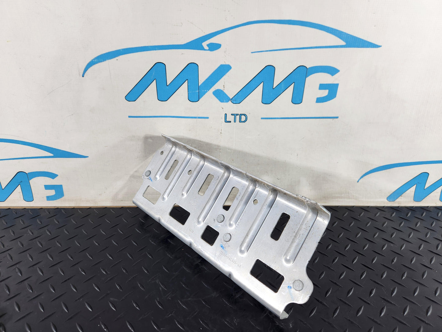 12-18 Land Rover Range Rover Evoque L538 Fuse Box Support Bracket EJ32-14C445-AA