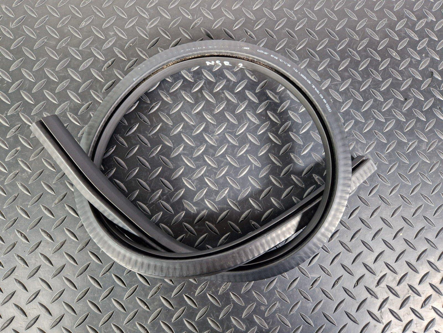 15-18 AUDI A7 4G OEM REAR LOWER DOOR RUBBER SEAL FITS LEFT & RIGHT 4G8833707A