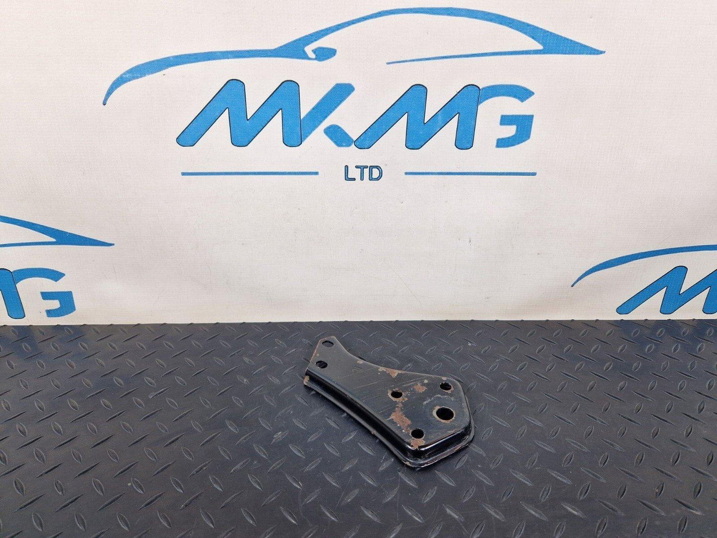 14-21 MERCEDES BENZ C200d W205 REAR AXLE SUBFRAME RIGHT STOP PLATE A2053520800