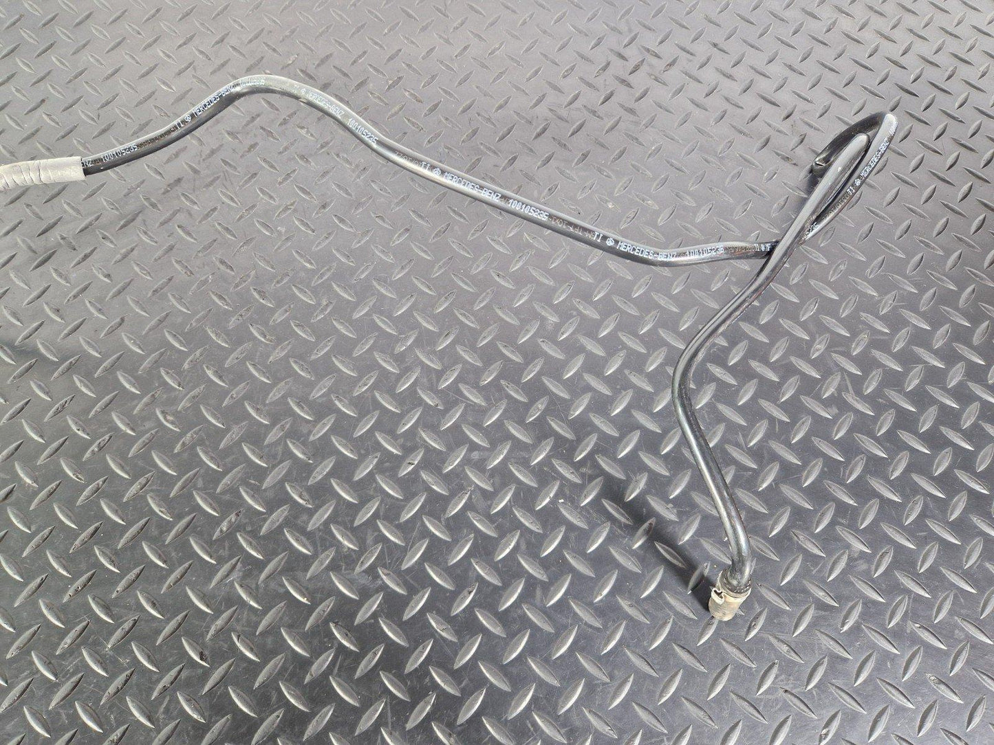 12-18 MERCEDES BENZ W176 GENUINE FUEL HOSE LINE PIPE 100105235