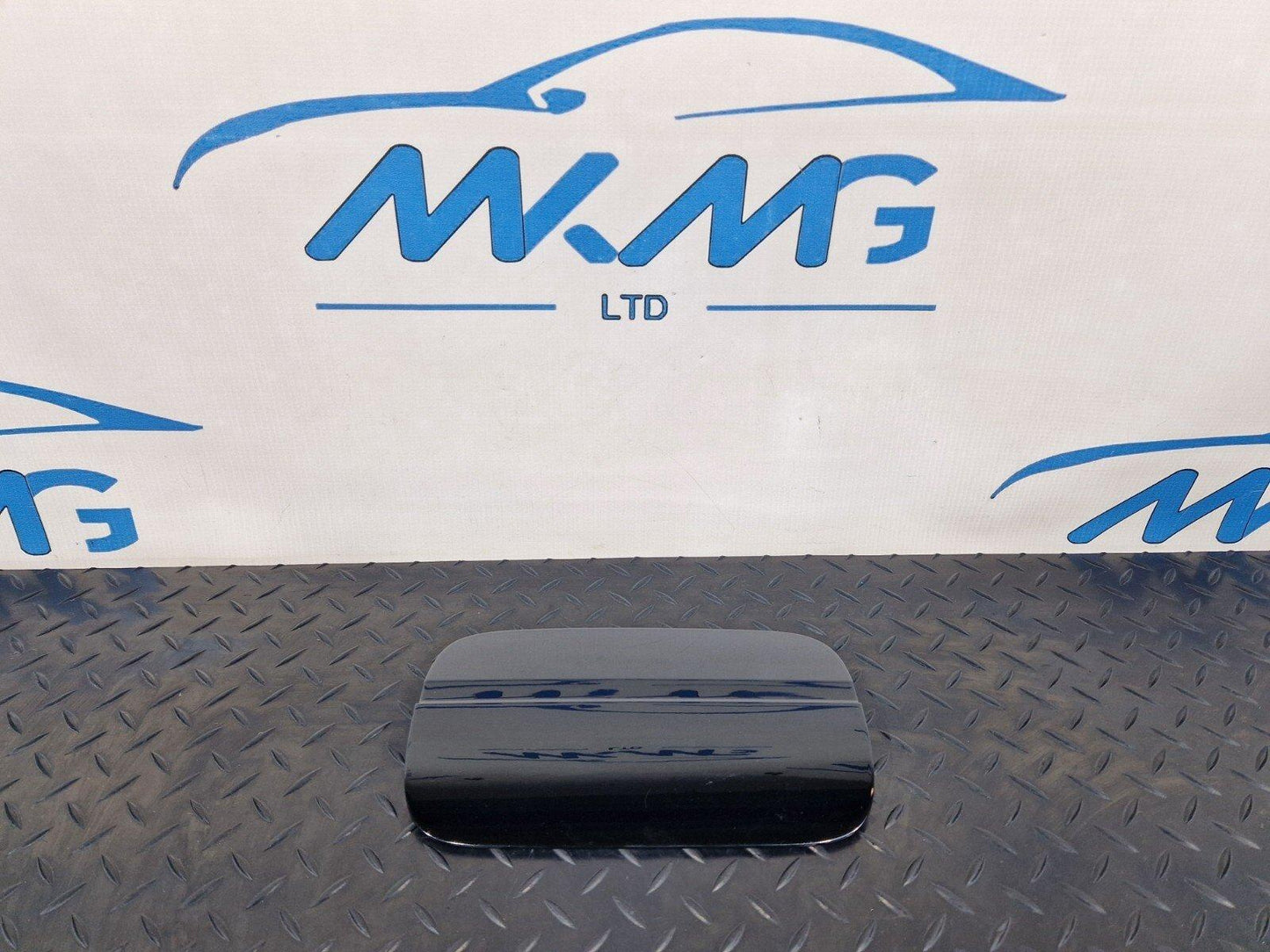 16-19 AUDI A4 B9 GENUINE FUEL DOOR IN BLACK 8W0809907 LY9T