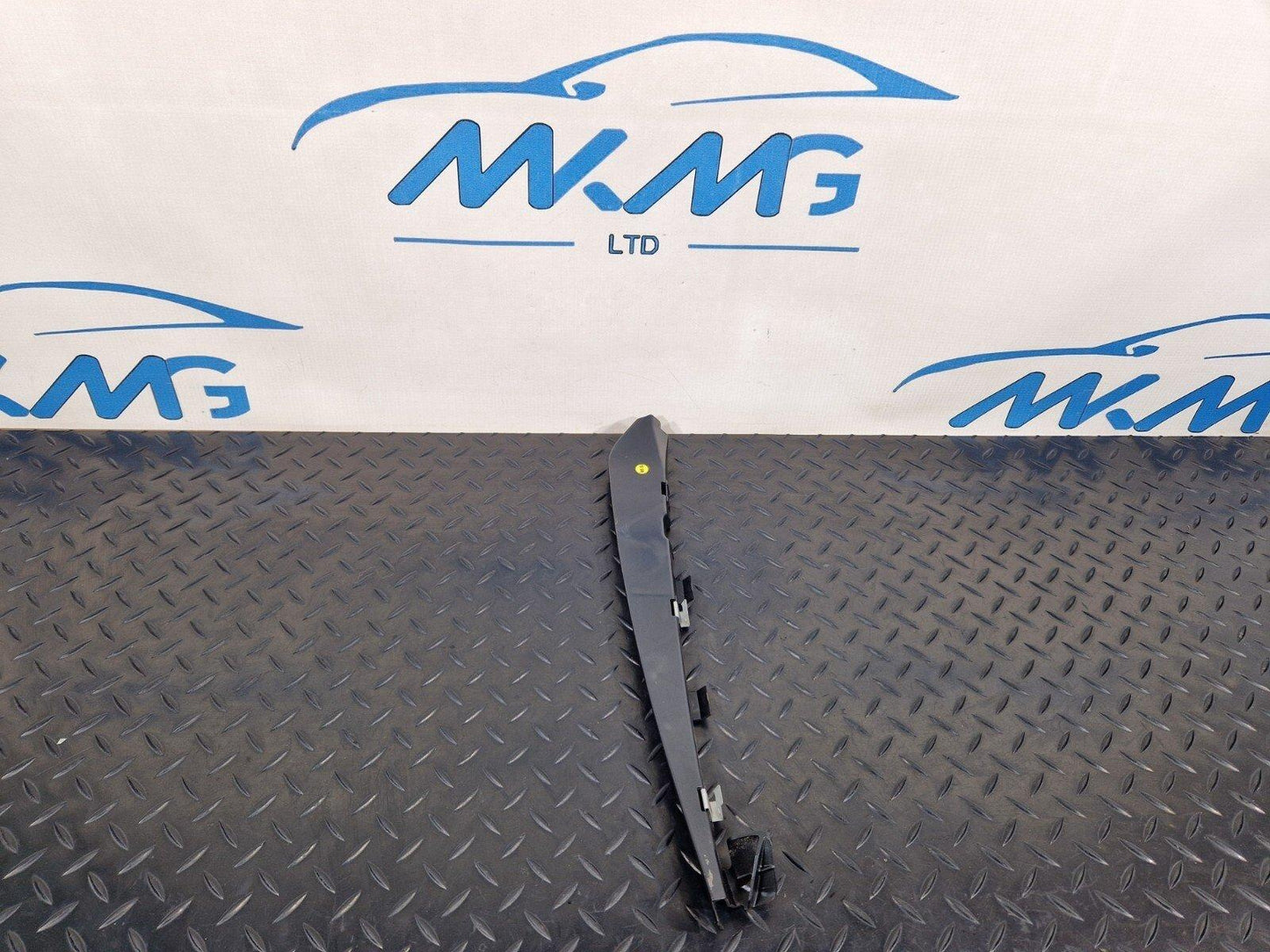 16-23 AUDI A5 F5 SPORTBACK FRONT DOOR SEAL BRACKET 8W8837152