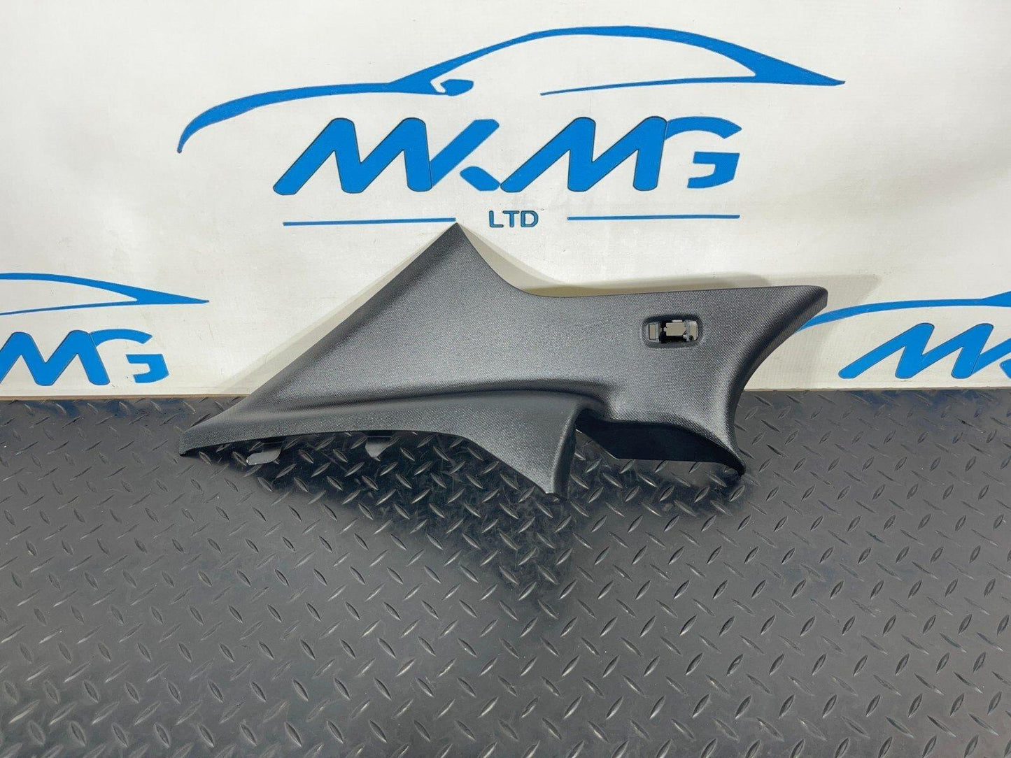 19-ON MERCEDES BENZ A CLASS REAR LEFT PASSENGER SIDE C-PILLAR TRIM A1776908802