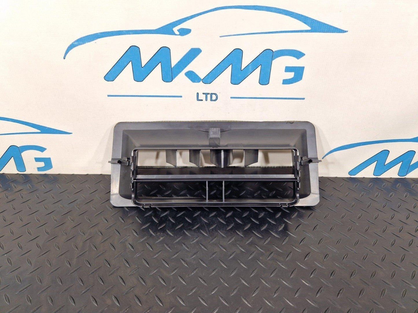 15-18 AUDI A7 4G GENUINE OEM CENTRE DEFROST AIR DUCT GRILLE CHANNEL 4G2858431