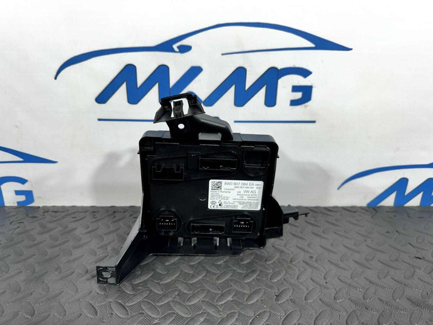 16-19 AUDI A4 B9 GENUINE BODY COMFORT/CONVENIENCE  CONTROL UNIT 8W0907064