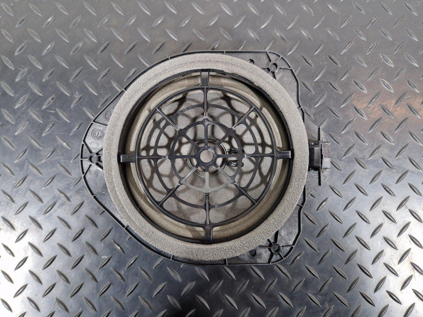 16-24 AUDI A5 F5 GENUINE PASSENGER SIDE REAR DOOR SPEAKER 8W7035411A