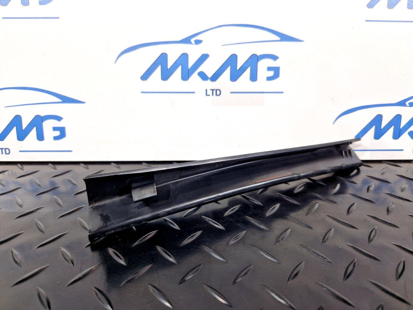16-19 AUDI A4 B9 S-LINE RIGHT DRIVER SIDE A PILLAR BRACKET TRIM 8W0868204
