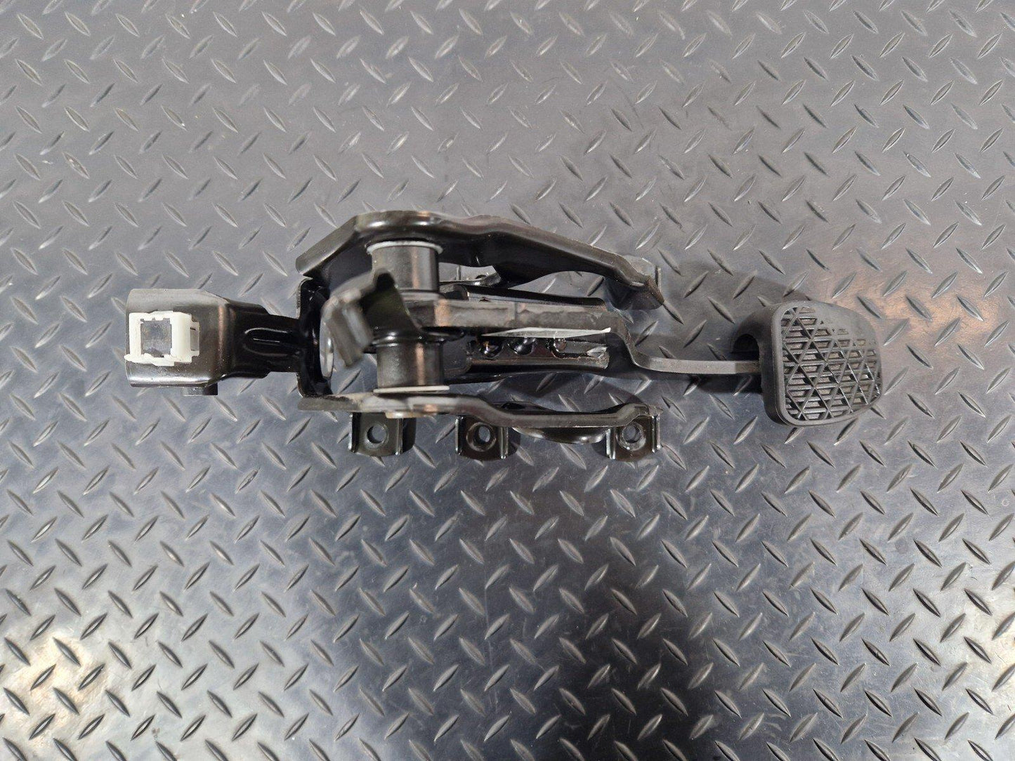 2018-ON MERCEDES BENZ SPRINTER W907 2.2 CDI BRAKE PEDAL ASSEMBLY A9102900000