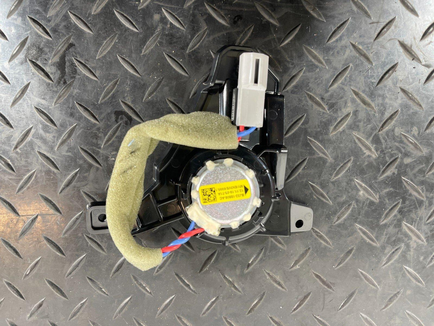 2019-ON  LAND ROVER DISCOVERY SPORT LEFT DOOR TWEETER SPEAKER BJ32-18808-AC