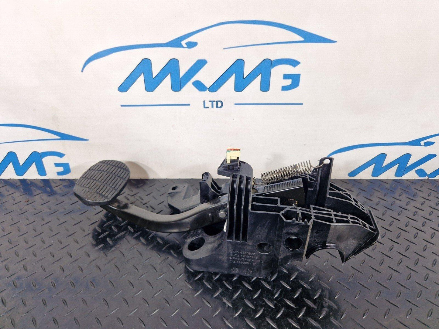 BMW X1 2 SERIES F45 F46 F48 GENUINE BRAKE PEDAL 6856600 6860677