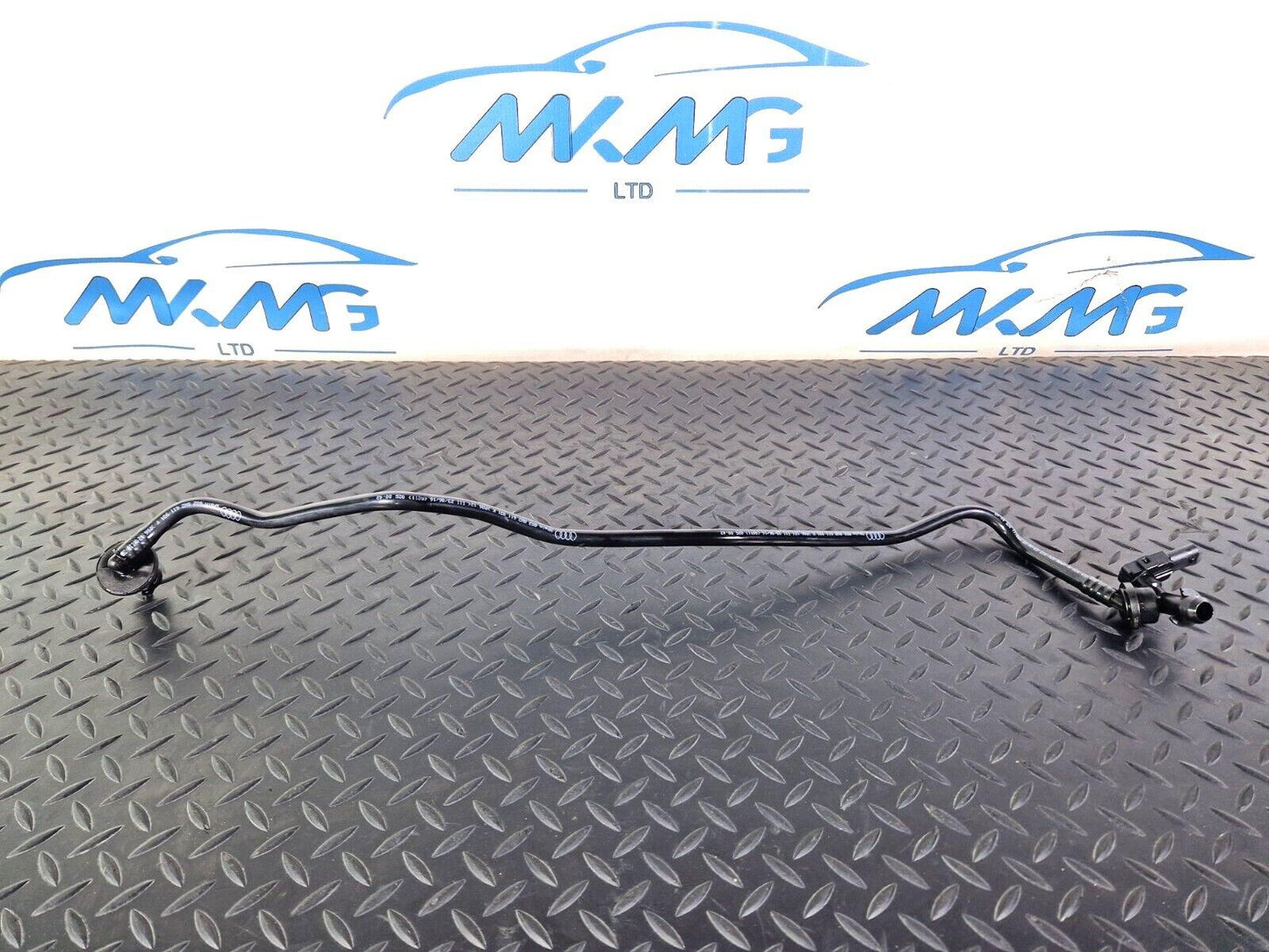 16-19 AUDI A4 AVANT B9 3.0 TDI S-LINE VACUUM HOSE PIPE 8W0611933G