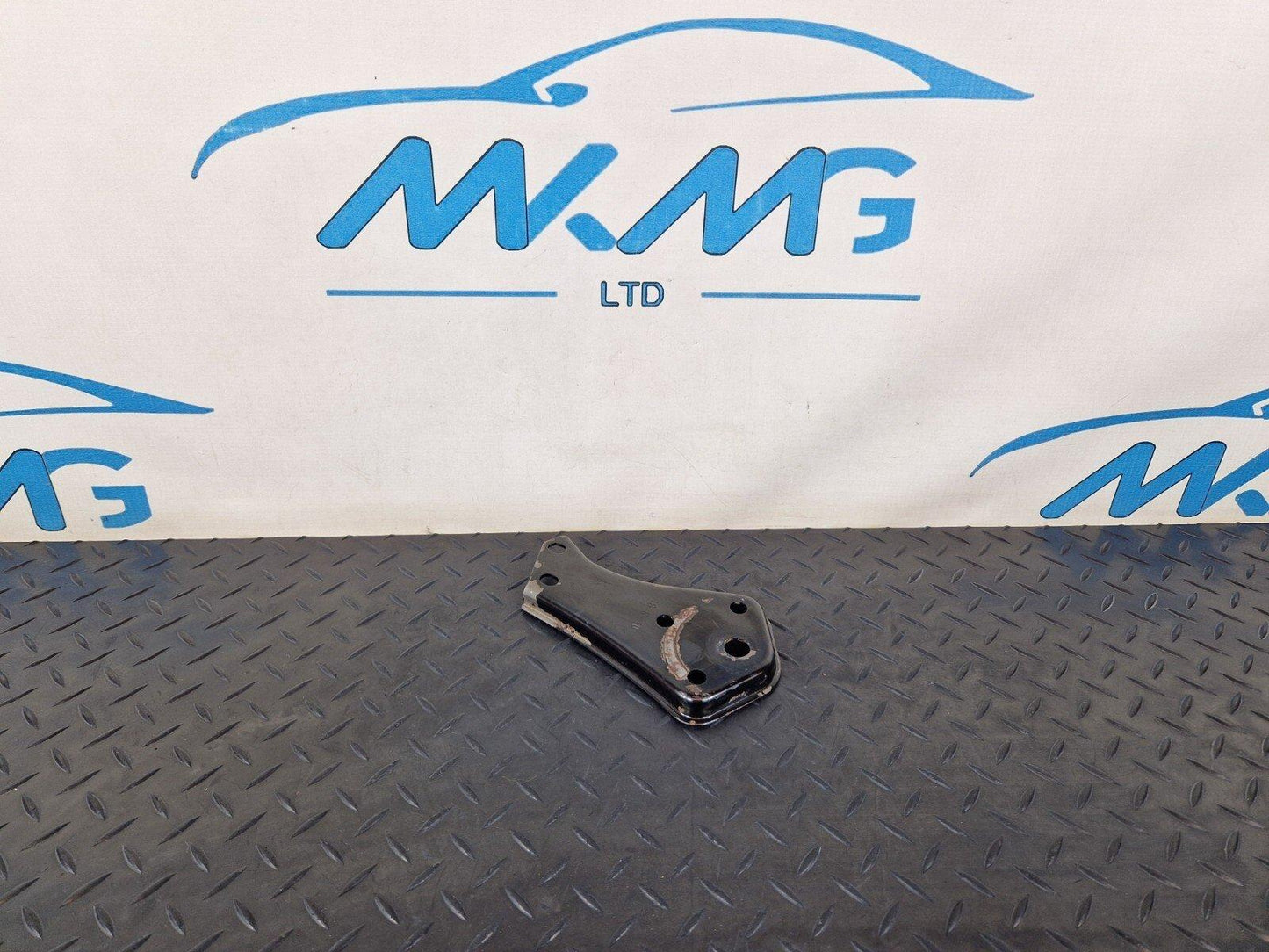 14-21 MERCEDES BENZ W205 REAR SUBFRAME RIGHT SIDE STOP PLATE A2053520800