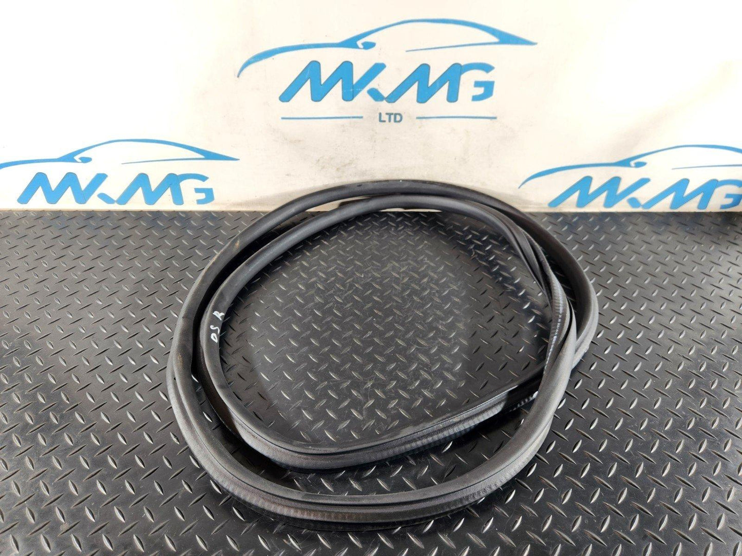 19-ON MERCEDES B CLASS W247 REAR DOOR RUBBER SEAL FITS LEFT & RIGHT A2476920400