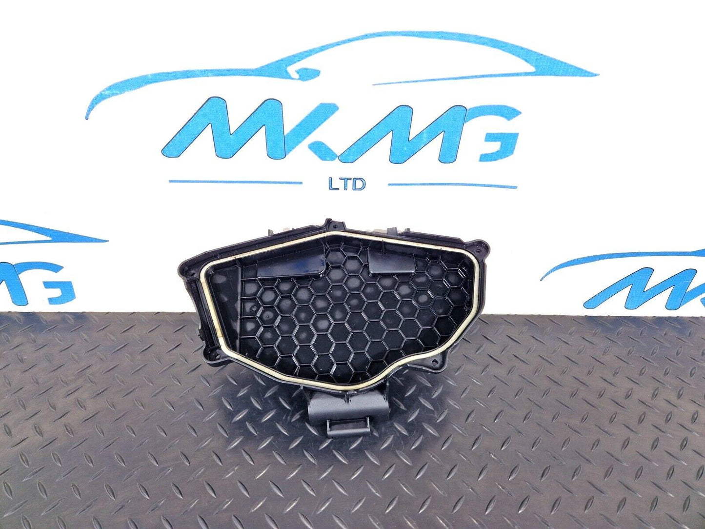 12-18 AUDI A6 C7 GENUINE HOUSING FOR CONTROL UNITS 4G2907613B
