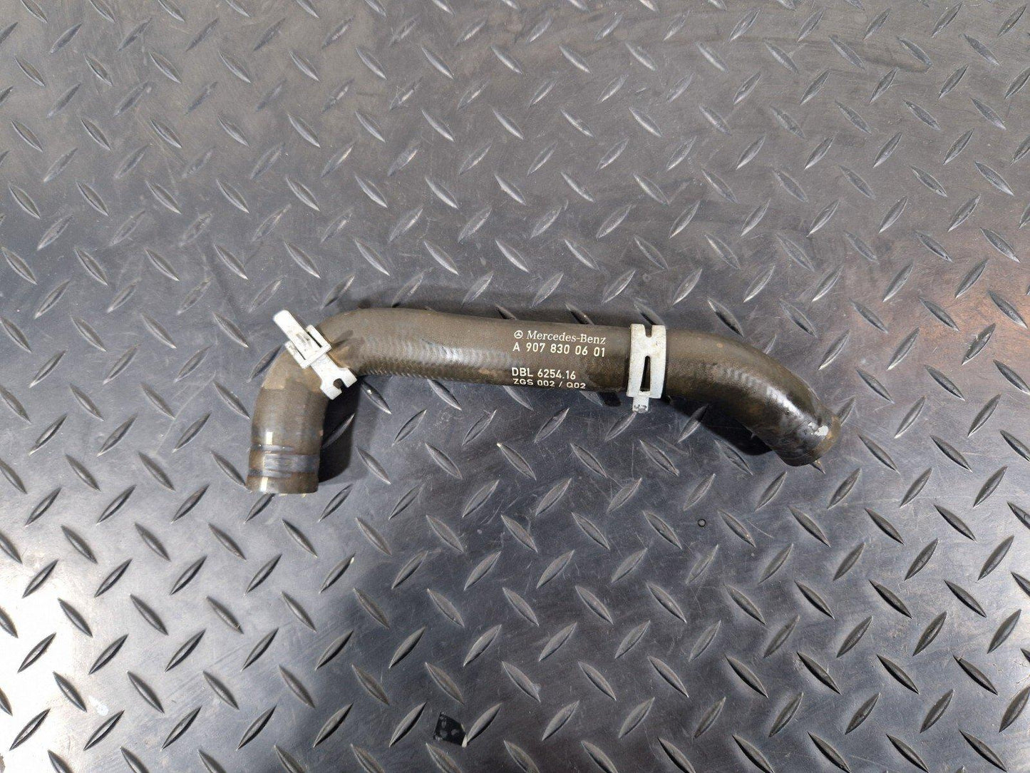 18-ON MERCEDES BENZ SPRINTER  W907 2.2CDI COOLANT HOSE PIPE A9078300601