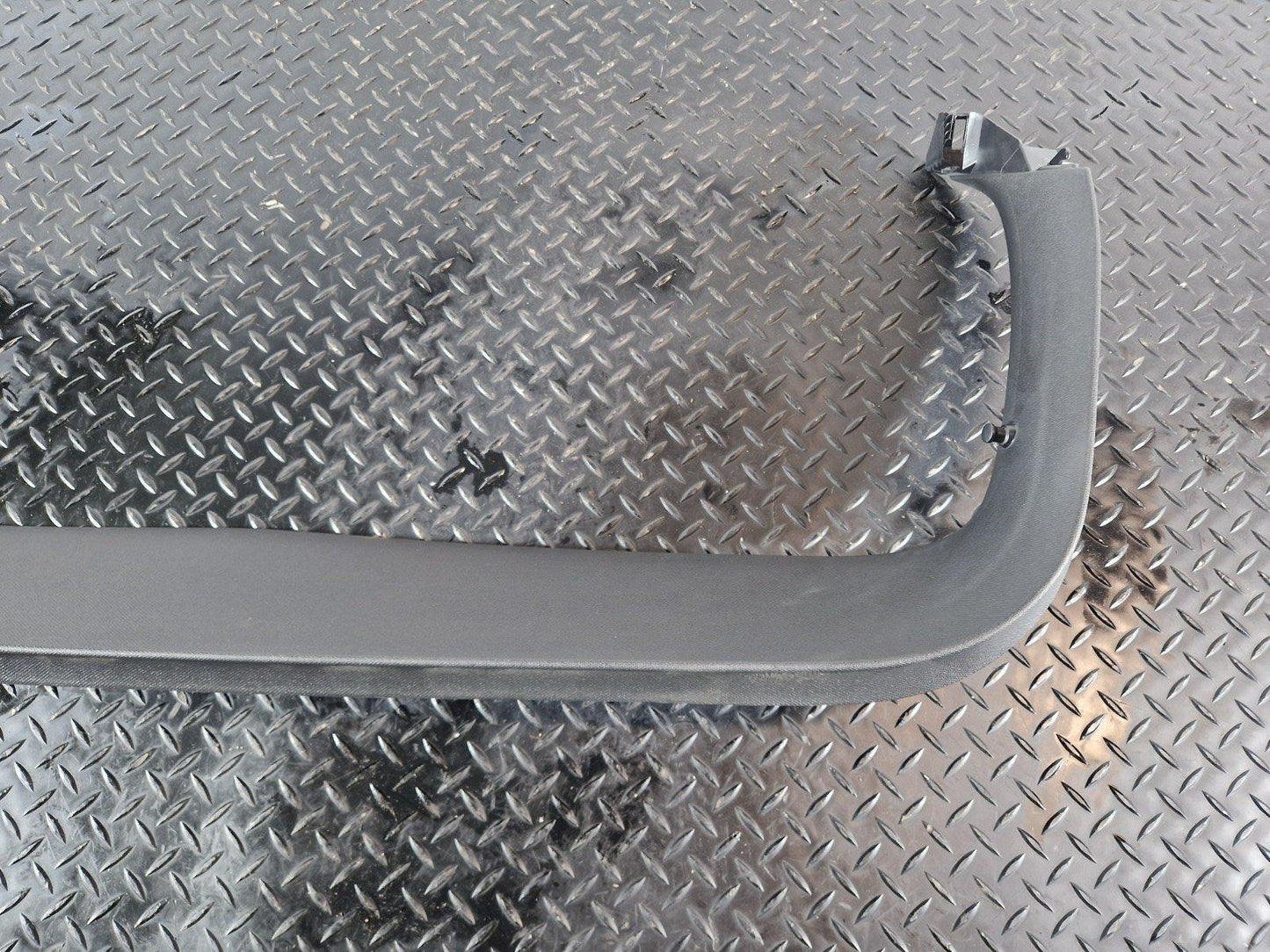 19-ON MERCEDES BENZ B CLASS W247 REAR TAILGATE WINDOW FRAME TRIM A2477402500