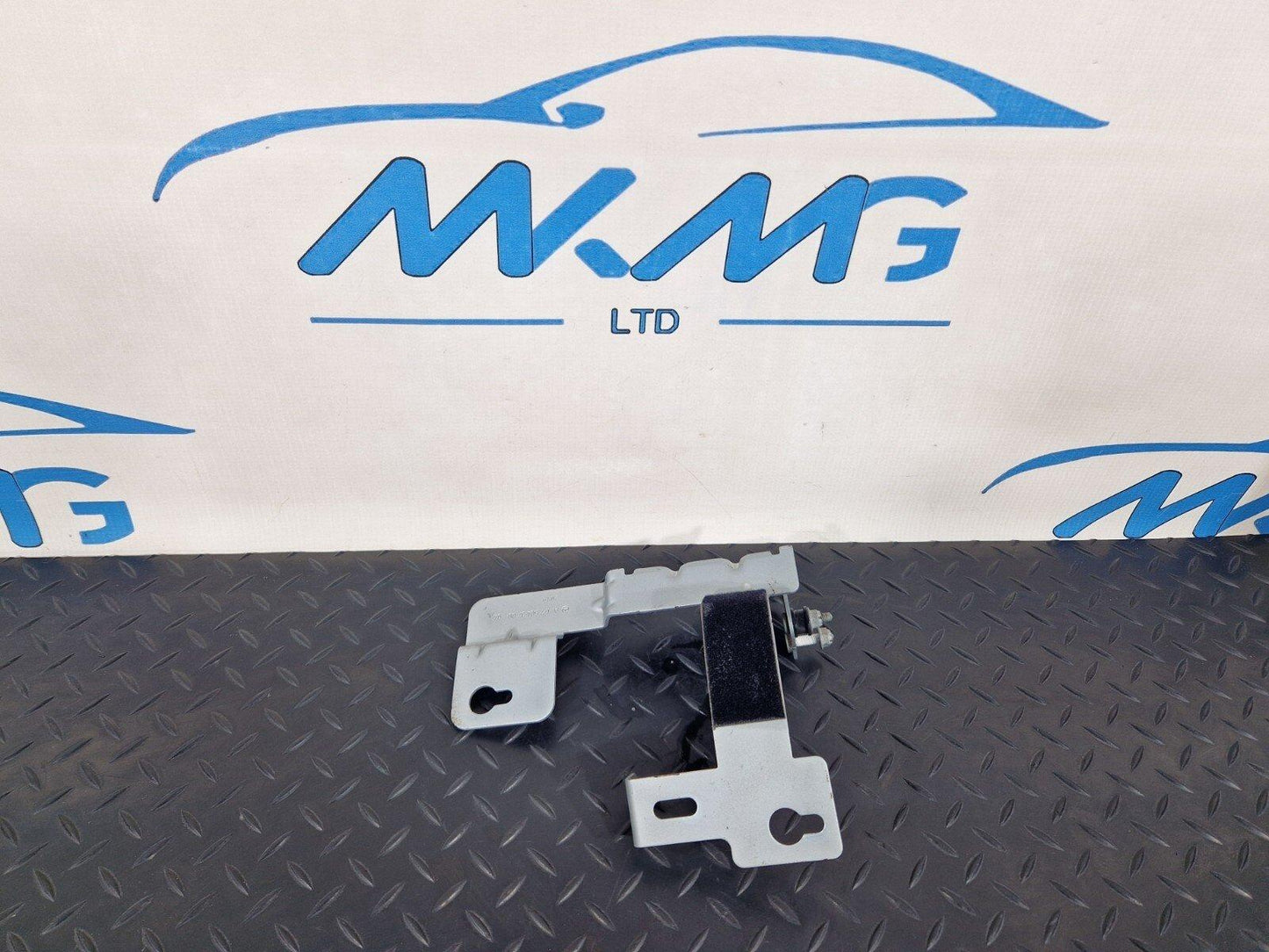 19-ON MERCEDES BENZ CLA C118 WATER COOLER VALVE BRACKET A1775043700