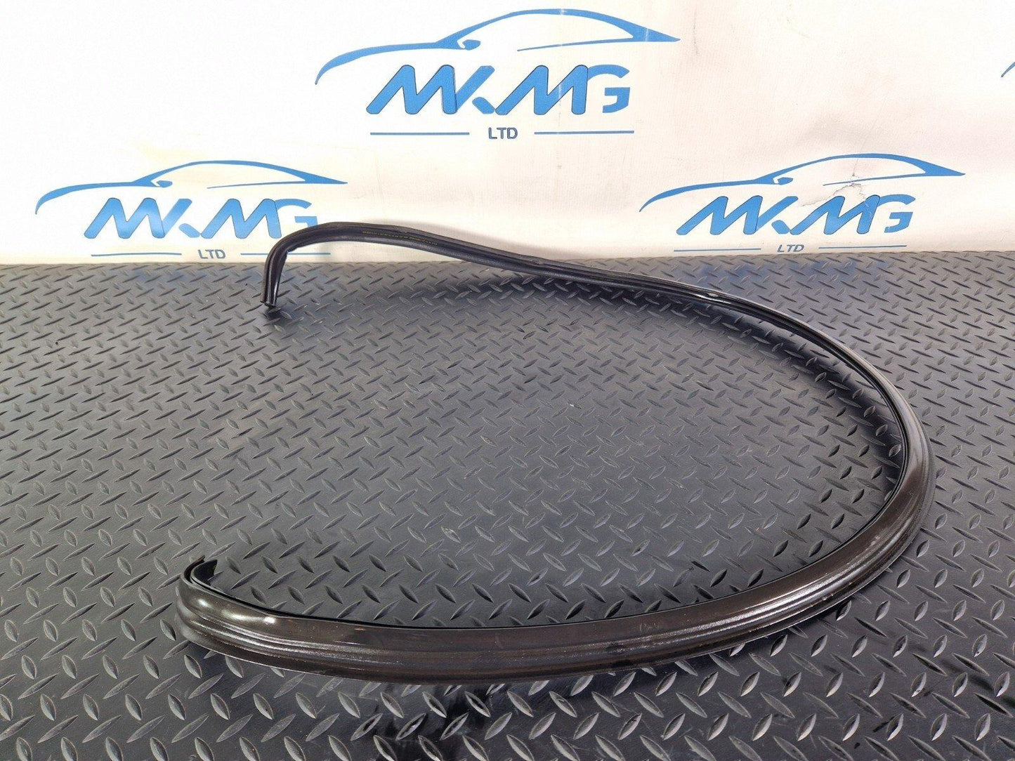 18-ON MERCEDES BENZ SPRINTER W907 W910 BONNET RUBBER SEAL A9108870000