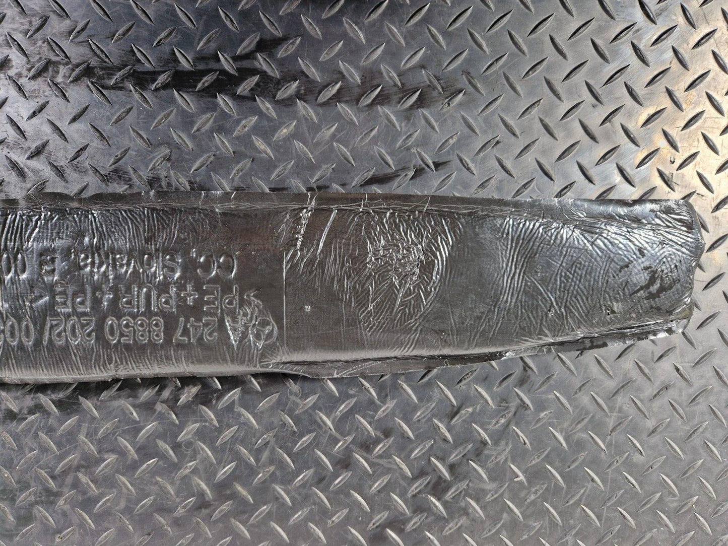 19-ON MERCEDES BENZ B CLASS W247 FRONT RIGHT SIDE WING ABSORBER A2478850202