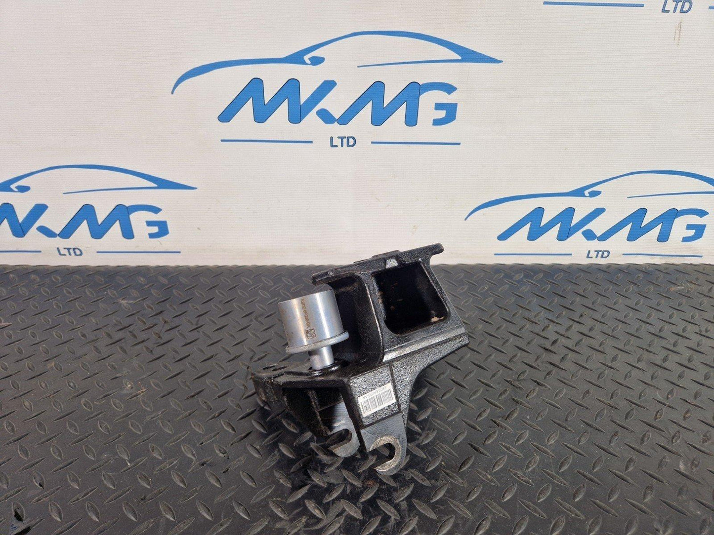 19-ON RANGE ROVER EVOQUE L551 ENGINE MOUNT BRACKET L8D26P096AA L8D26P096AA