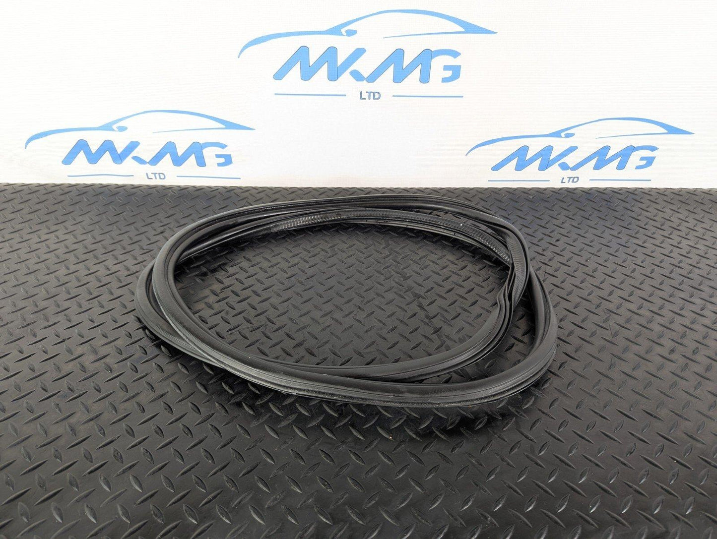 12-18 AUDI A6 C7 GENUINE REAR RIGHT OSR DOOR RUBBER / SEAL