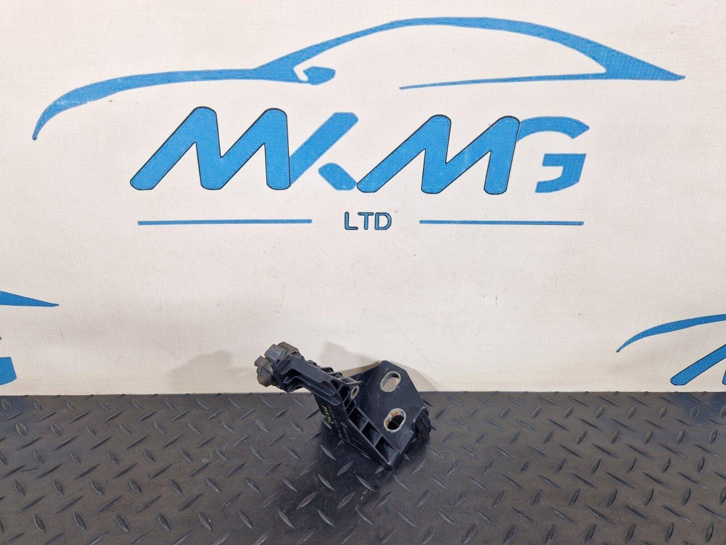 14-21 MERCEDES BENZ C220 W205 FRONT LEFT SLAM PANEL BRACKET A2055014320