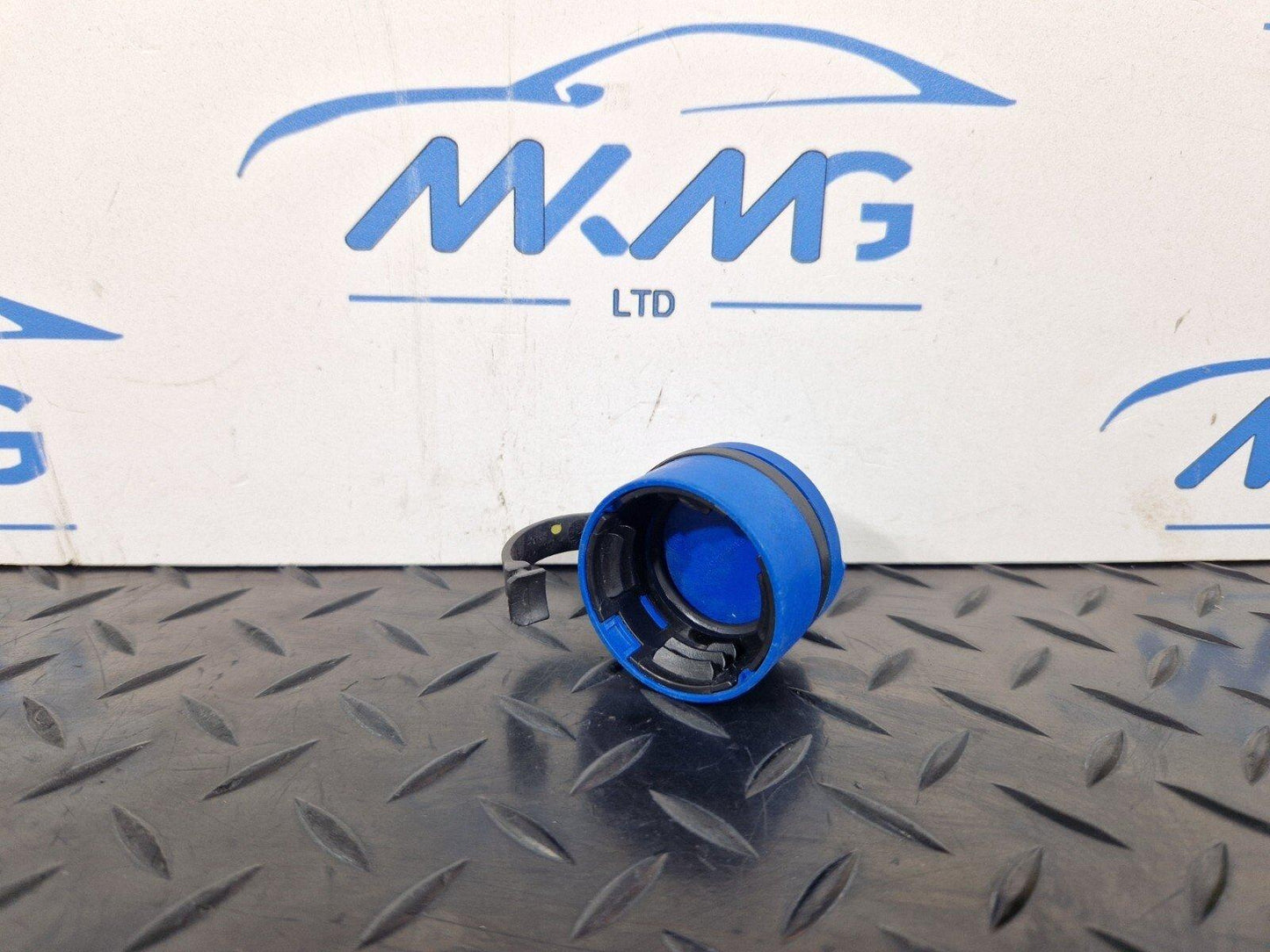 14-21 MERCEDES BENZ C220D W205 GENUINE OEM ADBLUE FILLER CAP A2224700105