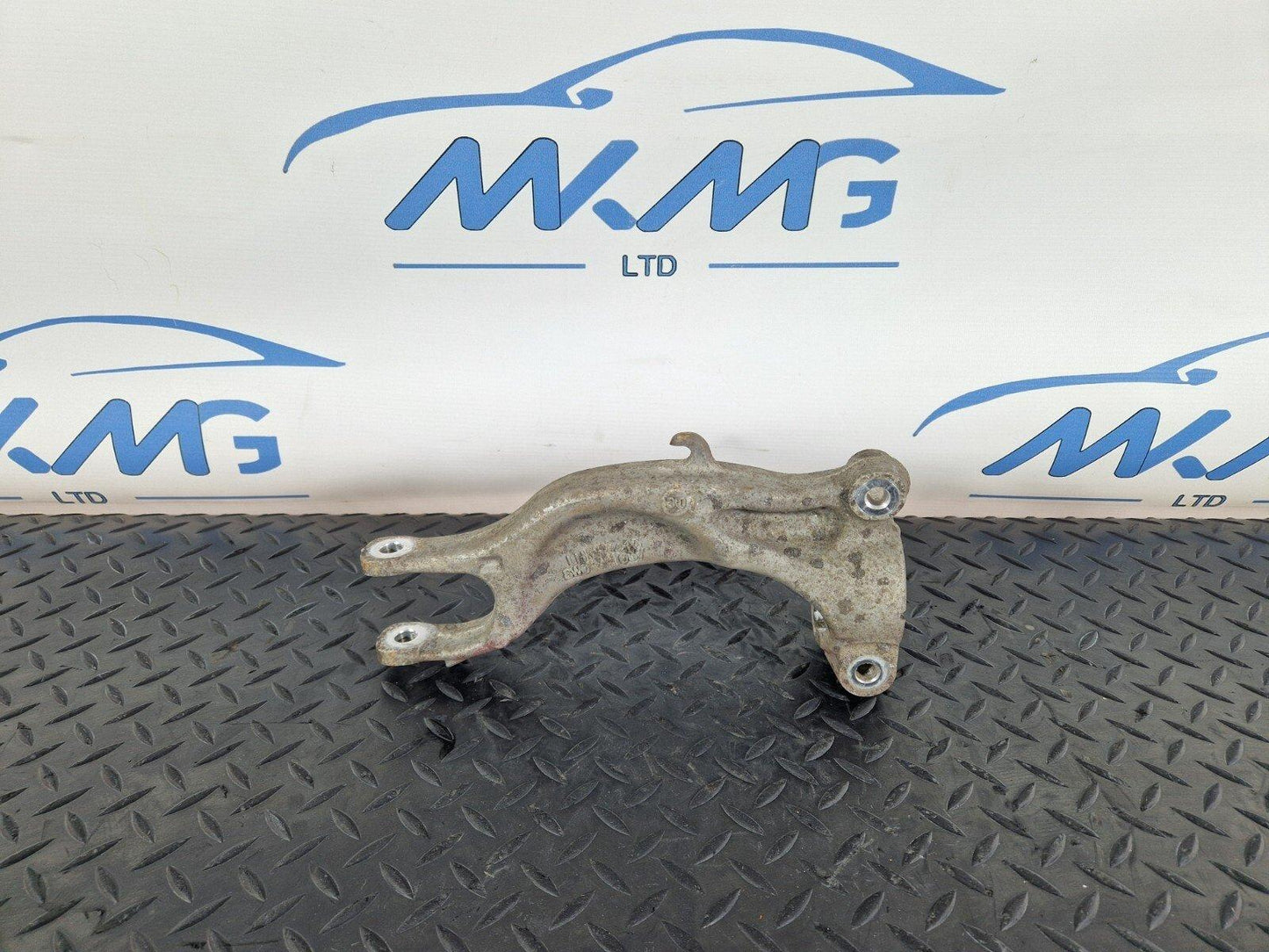 16-19 AUDI A4 B9 GENUINE FRONT LEFT SIDE N/S SUSPENSION STRUT BRACKET 8W0413037