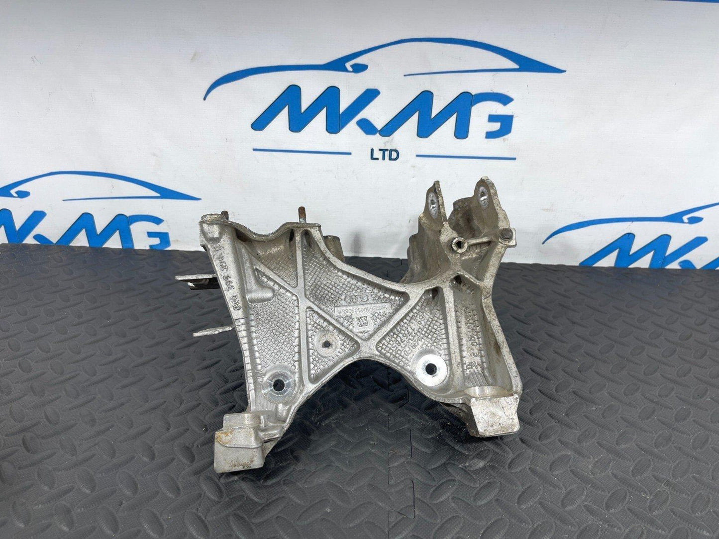 16-19 AUDI A4 B9 1.4 TFSI CVNA RIGHT SIDE PETROL ENGINE MOUNT BRACKET 8W0399296E