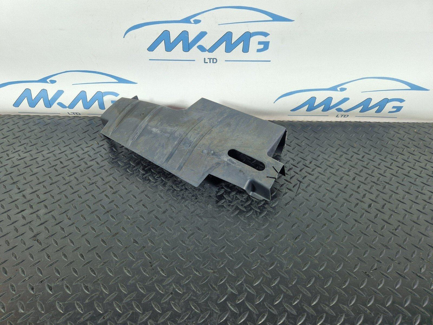 13-19 MERCEDES BENZ CLA C117 AMG REAR LEFT WISHBONE PLASTIC COVER A2463520191
