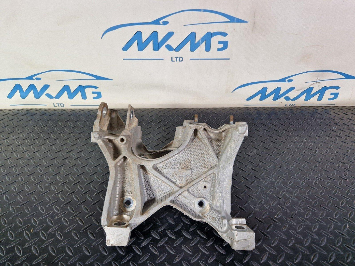 16-19 AUDI A4 B9 S-LINE OEM LEFT SIDE ENGINE MOUNT BRACKET 8W0399295E