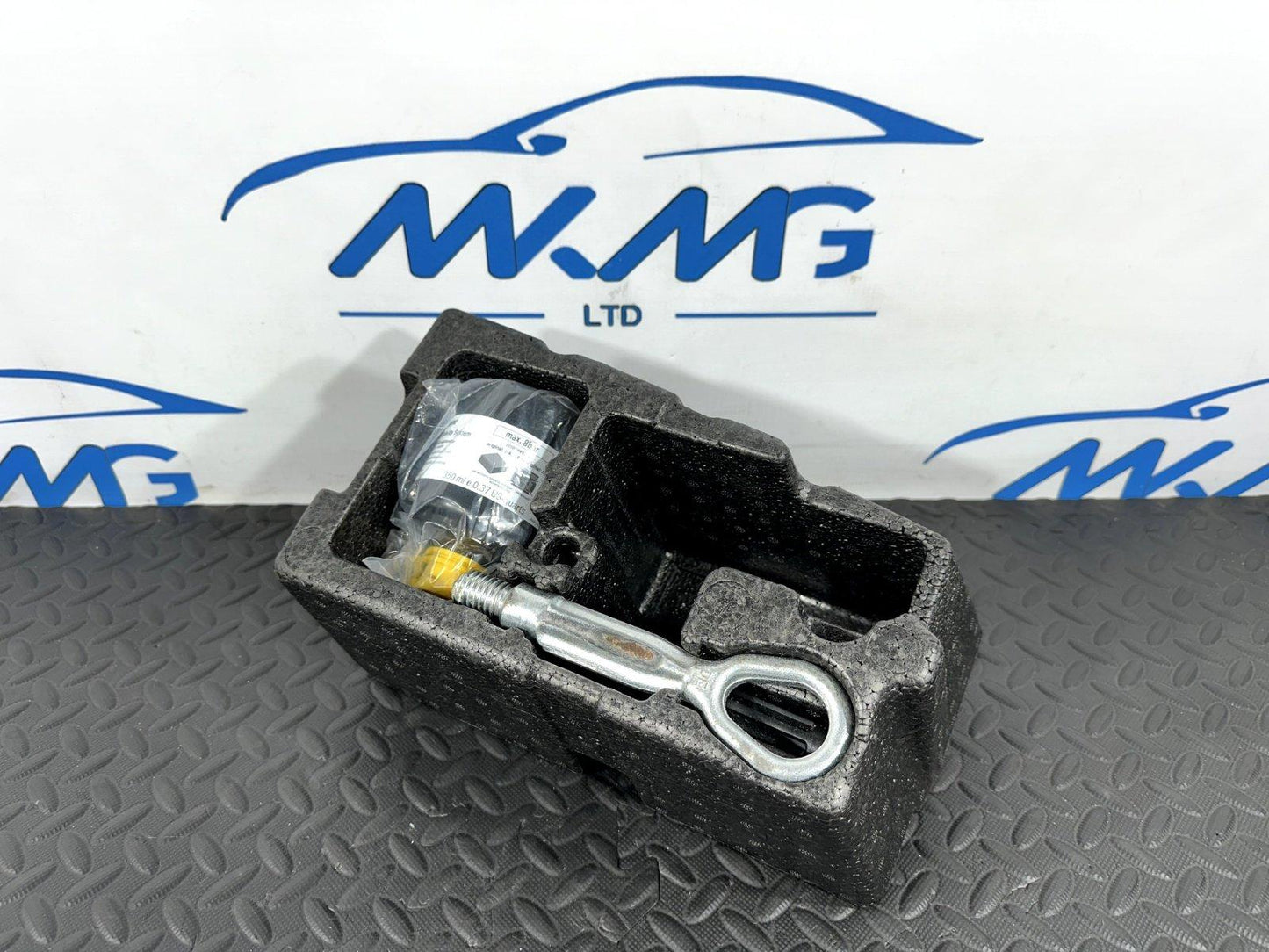 14-21 BMW 2 SERIES GRAN TOURER F45 F46 TYRE SEALANT TOW EYE TOOL BOX 6850379