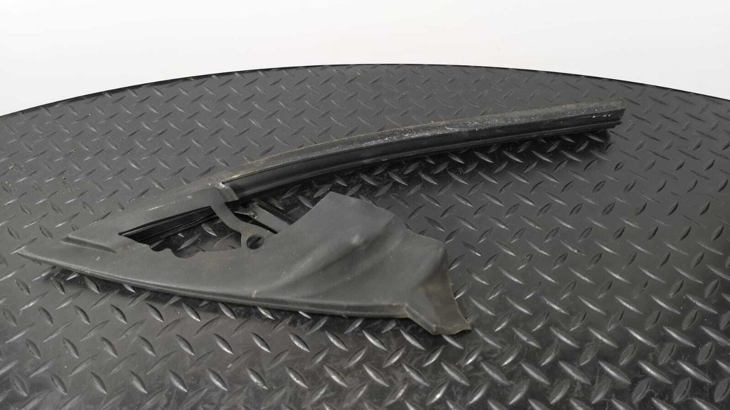 13-19 MERCEDES CLA W117 C117 GENUINE FRONT RIGHT DRIVER SIDE WINDOW RUBBER SEAL