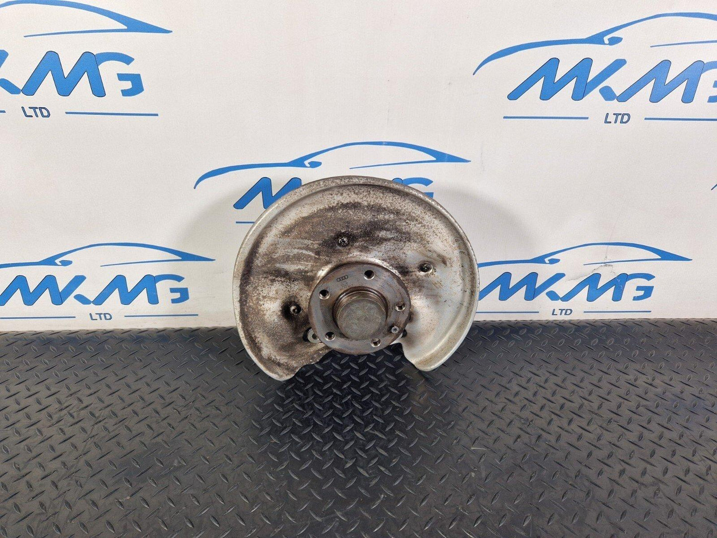 16-19 AUDI A4 B9 O/S/R REAR RIGHT WHEEL HUB & BEARING 8W0505436T 8K0501611D