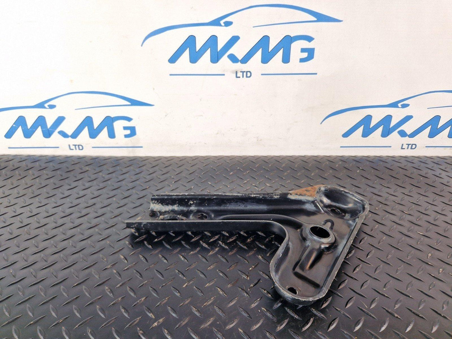 16-19 MERCEDES BENZ GLE W166 FRONT RIGHT O/S WHEEL ARCH BRACKET A1643311040