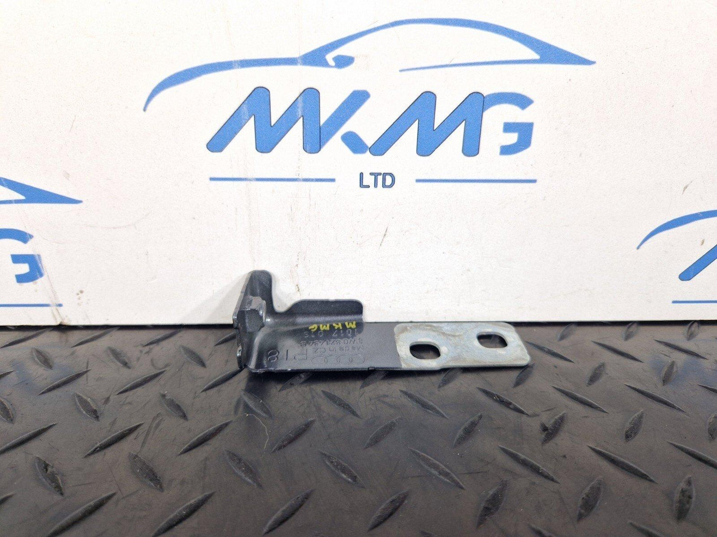 16-19 AUDI A4 B9 GENUINE FRONT DRIVER SIDE WING FENDER MOUNT BRACKET 8W0821434B