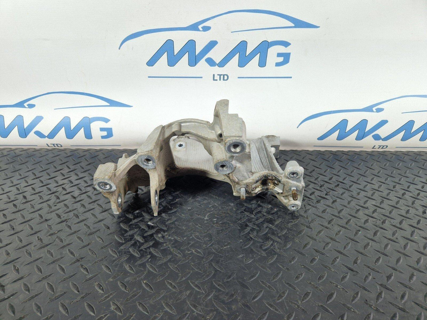 16-19 AUDI A4 B9 GENUINE FRONT LEFT SIDE N/S SUBFRAME BRACKET MOUNT 8W0399295E