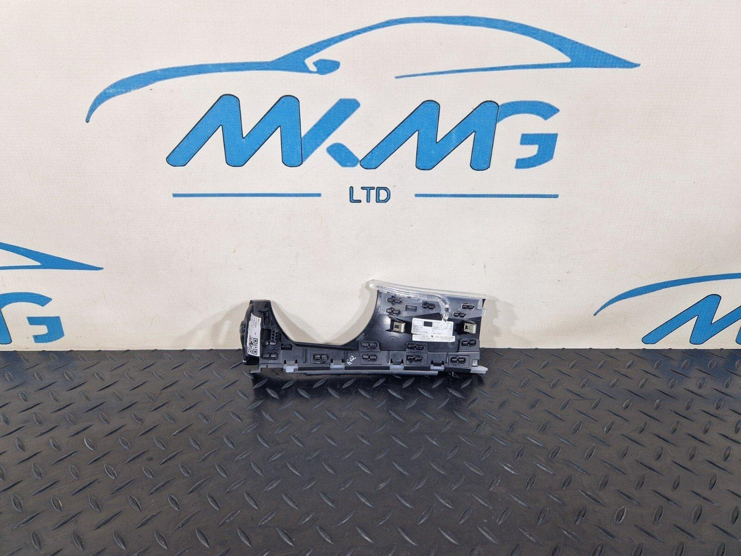 18-ON MERCEDES BENZ A CLASS W177 ILLUMINATED RIGHT DASHBOARD TRIM A1776805803