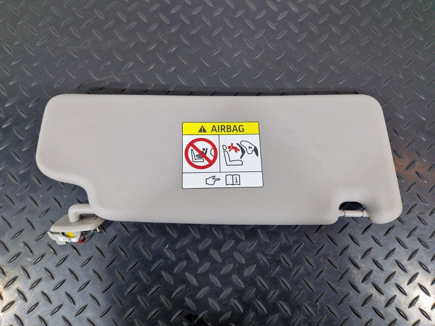 14-21 BMW 2 SERIES F45 F46 218i LEFT SUN VISOR COVER MIRROR 7402857