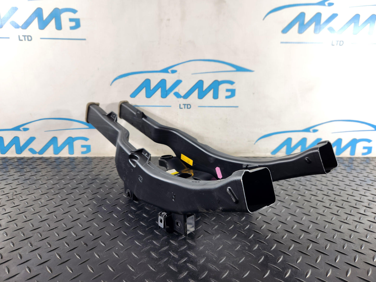 Range Rover Evoque L551 Interior Support Bracket & Ducts K8D2-018B81-AB