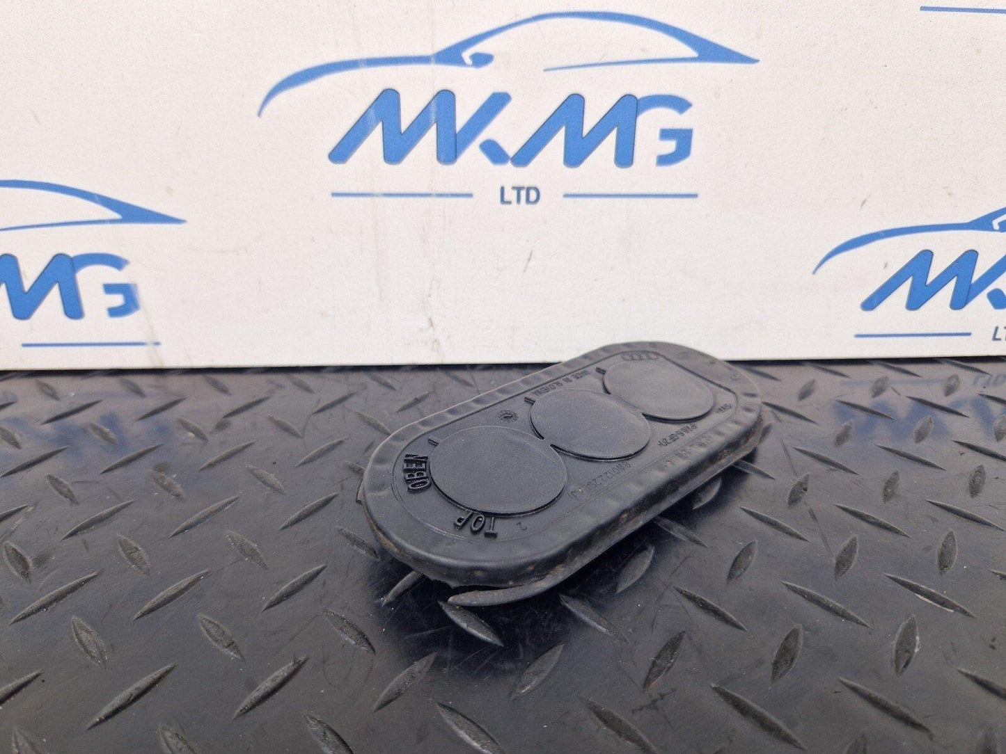 16-19 AUDI A4 B9 S-LINE OEM COOLANT HOSE GROMMET 8W0122291AJ