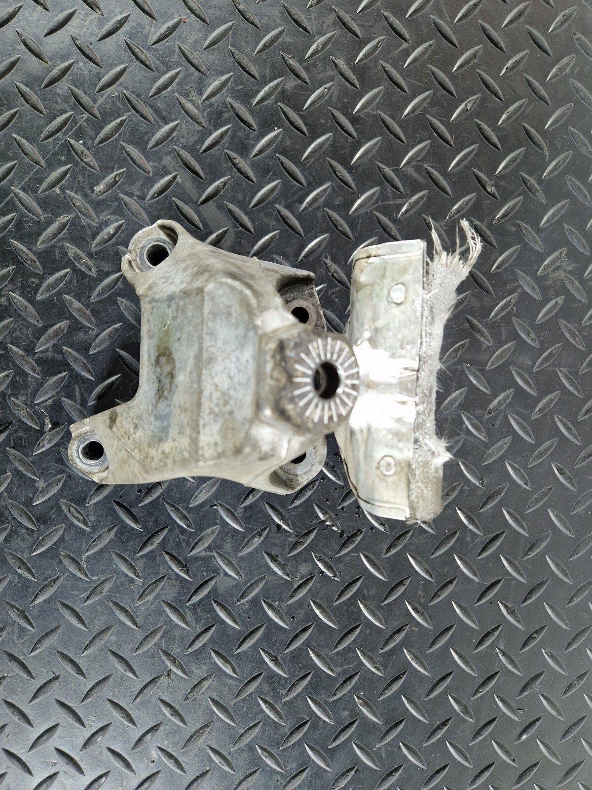 16-19 AUDI A4 AVANT B9 GENUINE LEFT ENGINE MOUNT BRACKET 8W0199307H