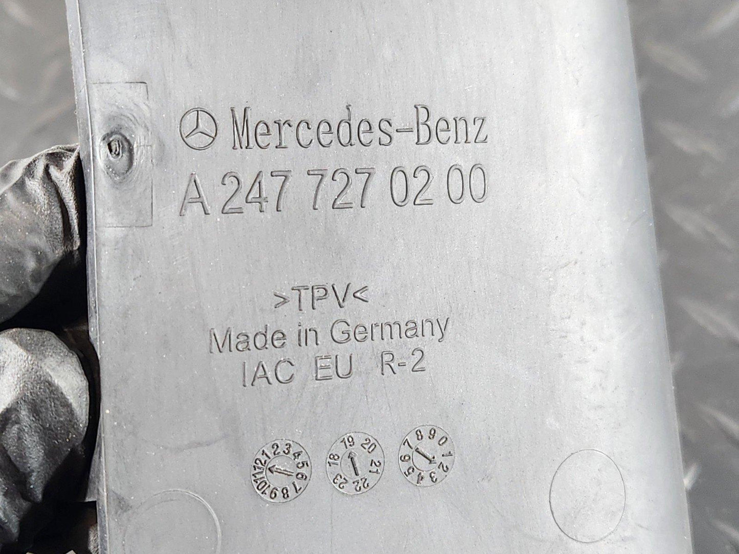 19-ON MERCEDES BENZ B CLASS W247 FRONT RIGHT DOOR POCKET INSERT A2477270200