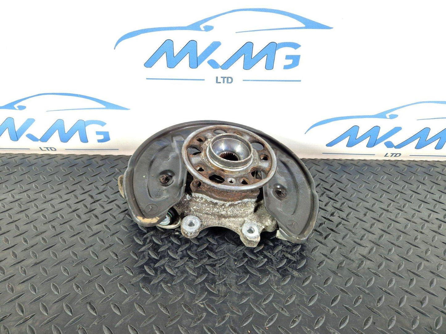14-21 MERCEDES BENZ C220d W205 REAR LEFT PASSENGER SIDE WHEEL HUB A2055467380