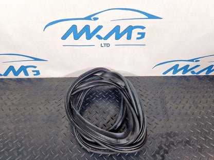 16-19 AUDI A4 B9 SALOON GENUINE TAILGATE BOOT LID RUBBER SEAL 8W5827705C