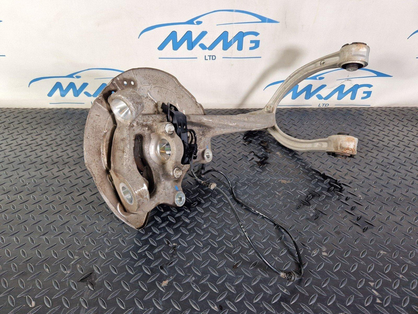 14-21 MERCEDES BENZ C200 W205 FRONT HUB RIGHT DRIVER SIDE A2052200