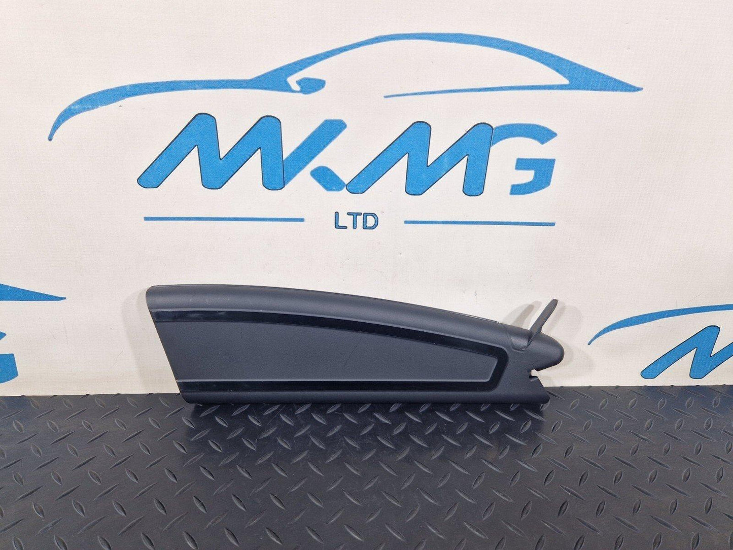 15-18 AUDI A7 4G OEM REAR LEFT TAILGATE HINGE COVER TRIM 4G8827991A