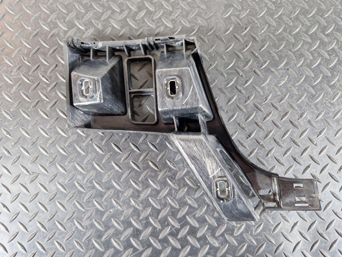 11-19 MERCEDES BENZ ML W166 GENUINE REAR RIGHT BUMPER BRACKET A1668803403